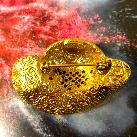 RARE 1928—GOLDEN BROOCH